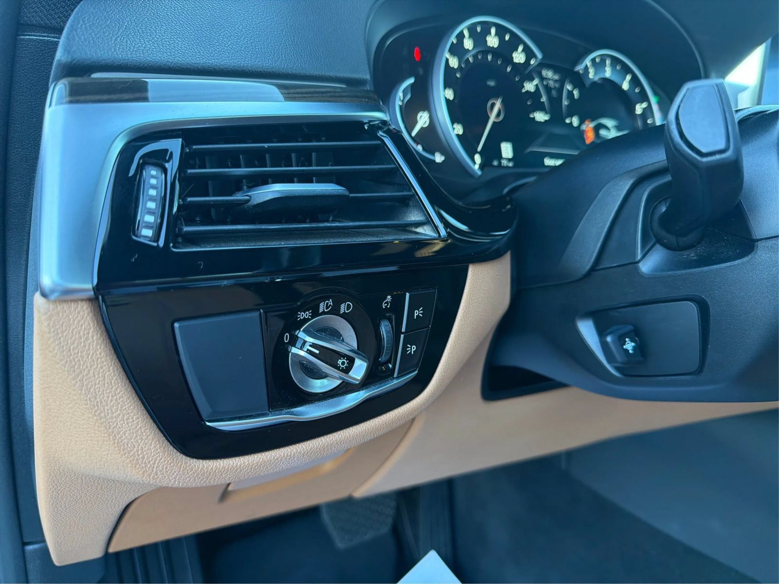 Used 2019 BMW 530i w/ Convenience Package RWD image 18