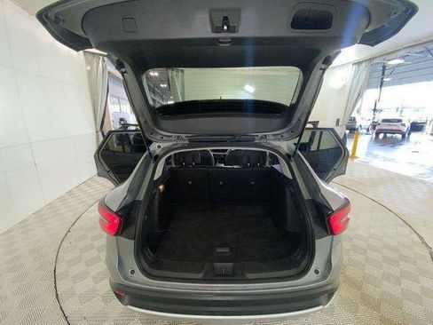 Used 2025 Chevrolet Trax LT FWD image 34