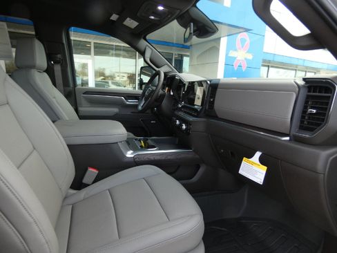 New 2026 GMC Sierra 2500 SLT w/ SLT Premium Package image 17