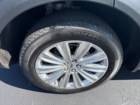 Used 2023 Ford Explorer Limited w/ Equipment Group 301A AWD/4WD image 29