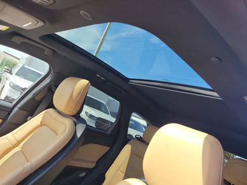 Certified 2022 Lincoln Corsair Reserve w/ Equipment Group 201A image 18