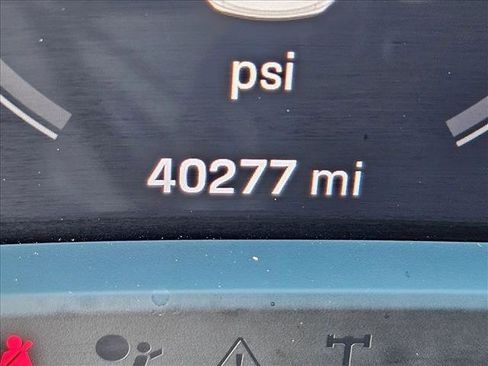 Used 2023 Porsche Taycan image 11