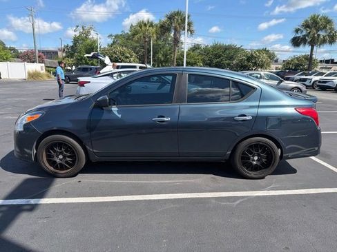 Used 2017 Nissan Versa SV FWD image 3
