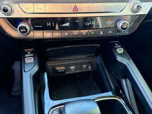 Used 2024 Kia Telluride S image 18