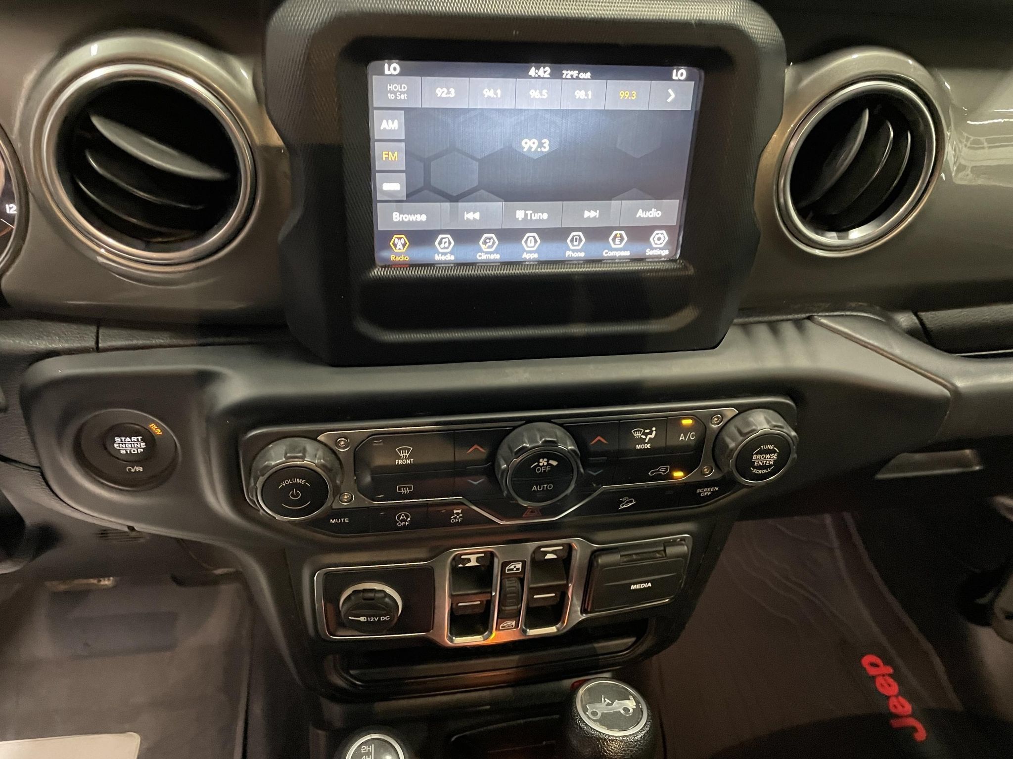 Used 2019 Jeep Wrangler Unlimited Sahara AWD/4WD image 12