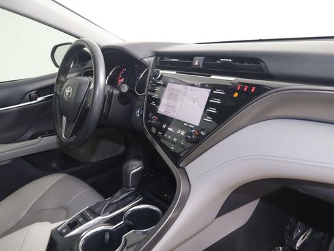 Used 2019 Toyota Camry XSE FWD image 37