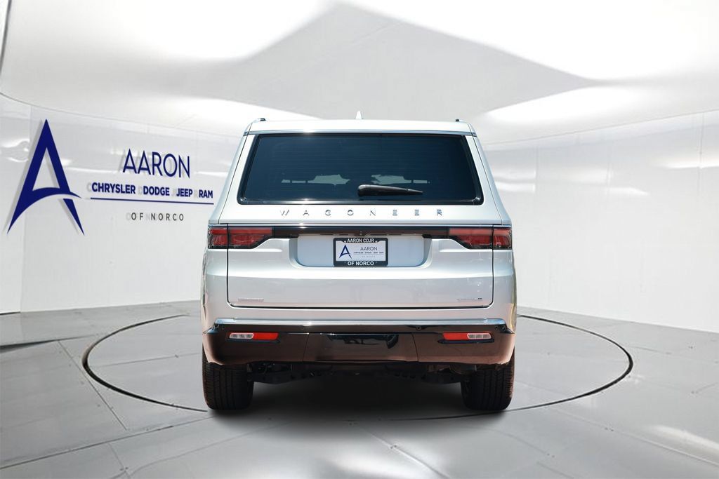 Used 2023 Jeep Wagoneer Series II AWD/4WD image 3
