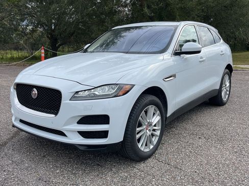 Used 2017 Jaguar F-PACE Prestige image 2