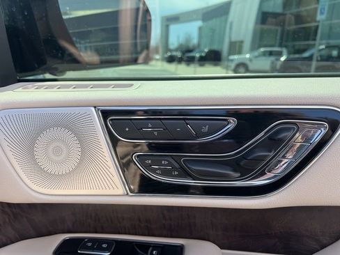 Used 2019 Lincoln Navigator Reserve image 11