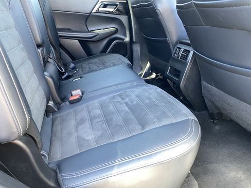 Used 2024 Mitsubishi Outlander SE AWD/4WD image 13