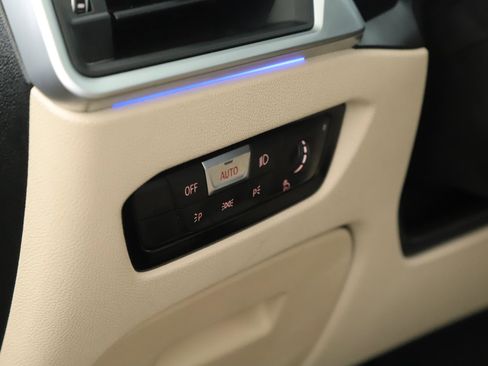 Used 2021 BMW 330i xDrive 330i xDrive AWD w/ Convenience Package image 7