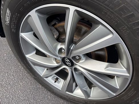 Used 2019 Hyundai Santa Fe SEL image 9
