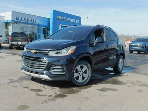 Used 2021 Chevrolet Trax LT w/ LT Convenience Package image 2