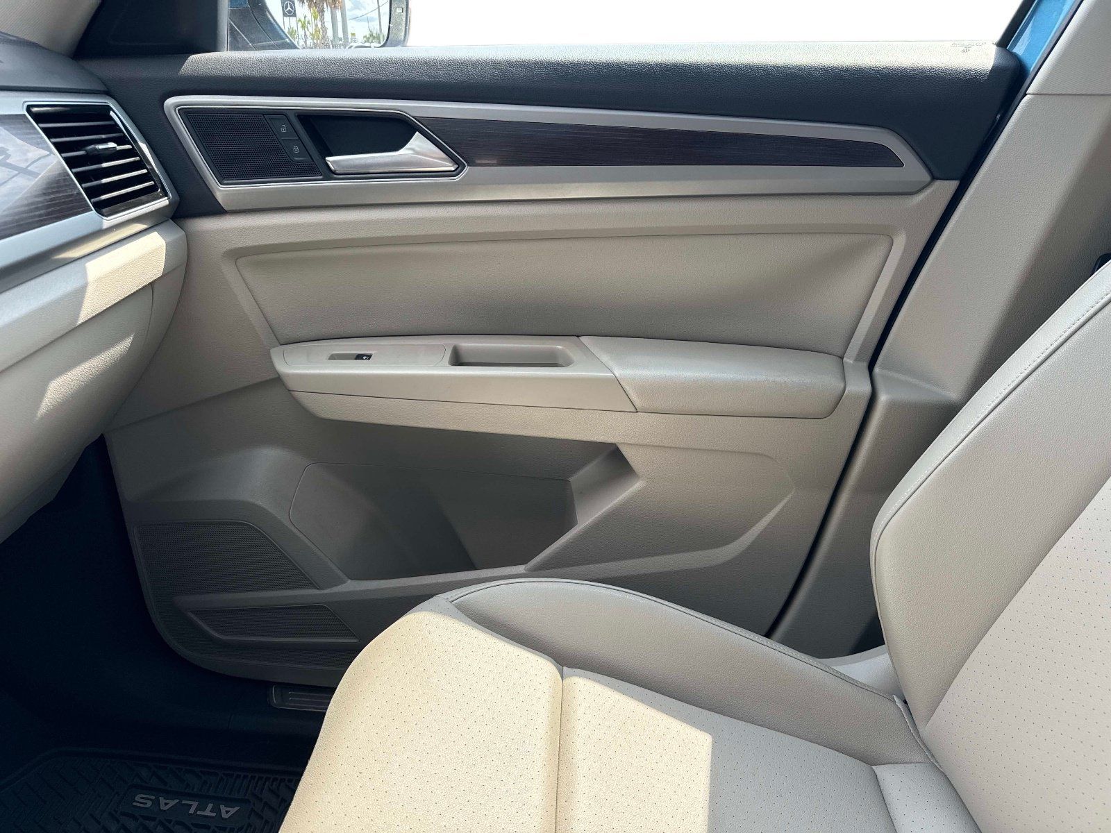 Used 2019 Volkswagen Atlas SEL FWD image 25