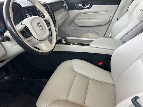 Used 2023 Volvo XC60 B5 Plus image 9