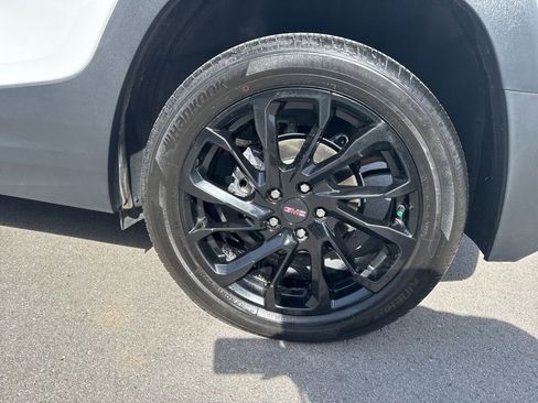 Used 2024 GMC Terrain SLT w/ Elevation Edition image 28