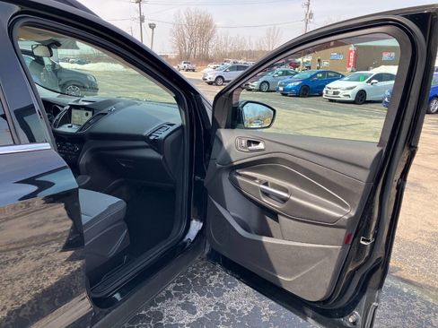 Used 2017 Ford Escape SE w/ Equipment Group 201A image 13