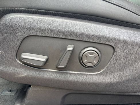 Used 2026 Kia Carnival FWD image 23