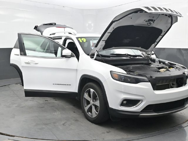 Used 2019 Jeep Cherokee Limited w/ Trailer Tow Group AWD/4WD image 29