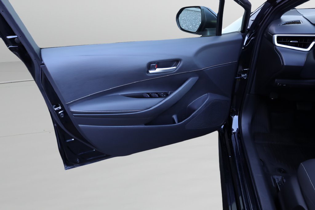 Certified 2025 Toyota Corolla SE w/ SE Package FWD image 15