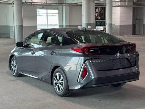 Used 2017 Toyota Prius Prime Advanced FWD image 8
