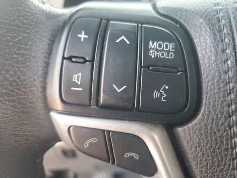 Used 2019 Toyota Sienna XLE image 24