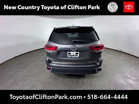 Used 2018 Toyota Highlander Limited AWD/4WD image 4