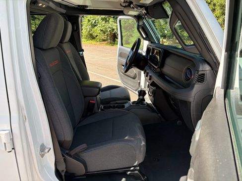 Used 2025 Jeep Wrangler Unlimited Rubicon AWD/4WD image 33