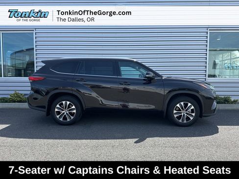 Used 2022 Toyota Highlander XLE image 2
