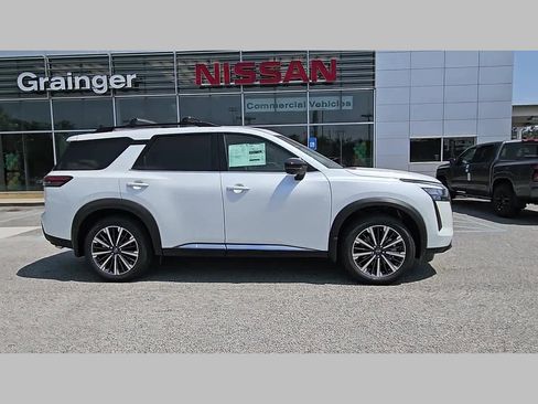 New 2026 Nissan Pathfinder Platinum FWD image 34