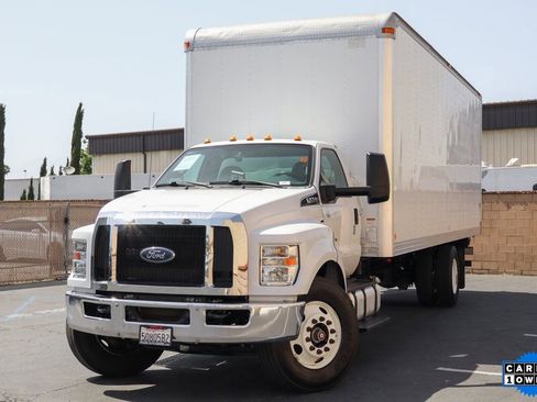 Used 2017 Ford F750 2WD Regular Cab Super Duty image 4