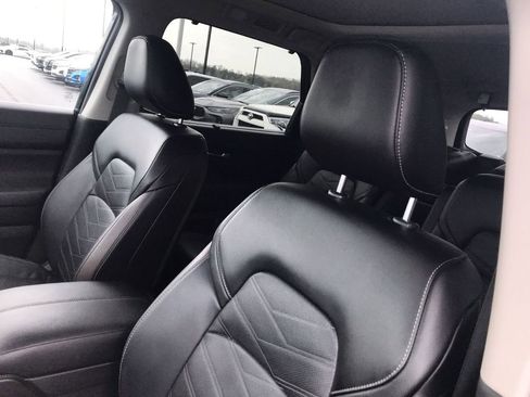 Used 2024 Nissan Pathfinder Platinum image 11