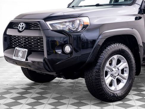 Used 2019 Toyota 4Runner SR5 AWD/4WD image 37