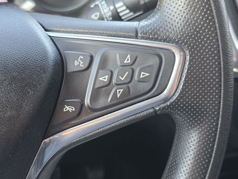 Used 2020 Chevrolet Equinox LT image 12