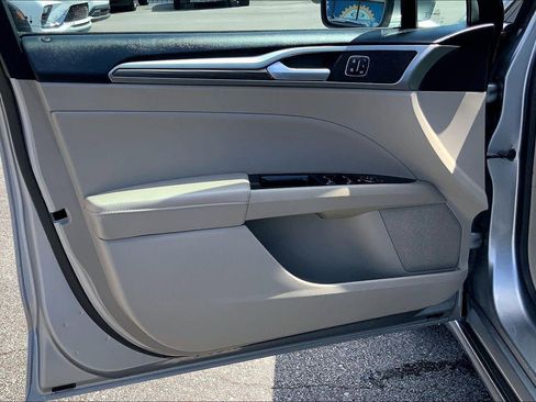 Used 2020 Ford Fusion SEL FWD image 23