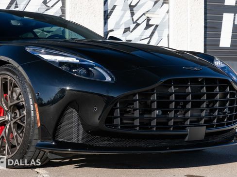 Used 2024 Aston Martin DB12 Coupe image 2