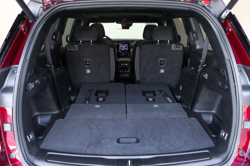 Used 2025 Jeep Grand Cherokee L Laredo w/ Luxury Tech Group I RWD image 10