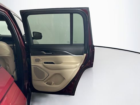 Used 2022 Jeep Grand Cherokee Limited 4xe image 32