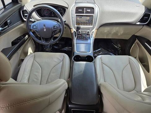Used 2017 Lincoln MKX Reserve FWD image 18