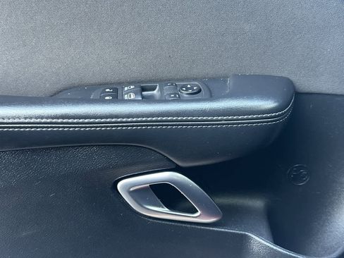 Used 2019 Dodge Challenger SXT image 12