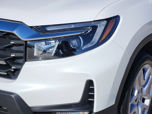 Used 2024 Honda Passport EX-L image 11