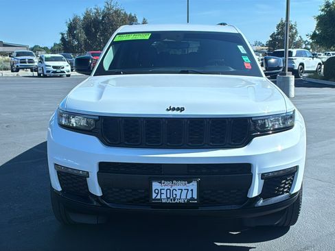 Used 2023 Jeep Grand Cherokee L Limited w/ Black Appearance Package AWD/4WD image 8