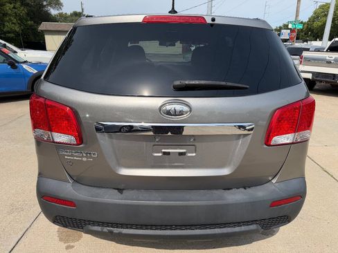 Used 2011 Kia Sorento 2WD image 6