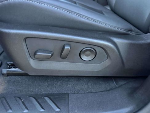 Used 2025 GMC Canyon Elevation w/ Convenience Package image 28