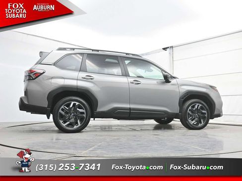 Used 2025 Subaru Forester Premium image 18