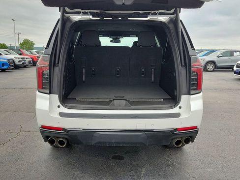 Used 2025 Chevrolet Suburban Z71 AWD/4WD image 8