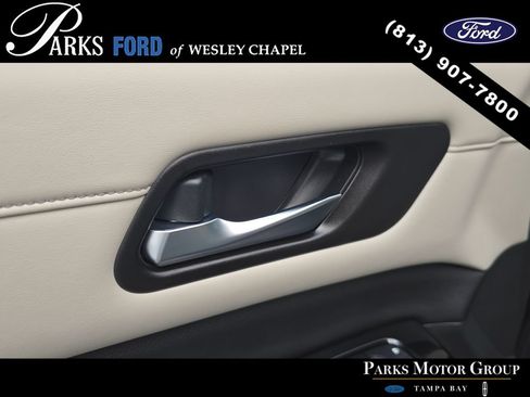 Used 2023 Nissan Pathfinder SL AWD/4WD image 18