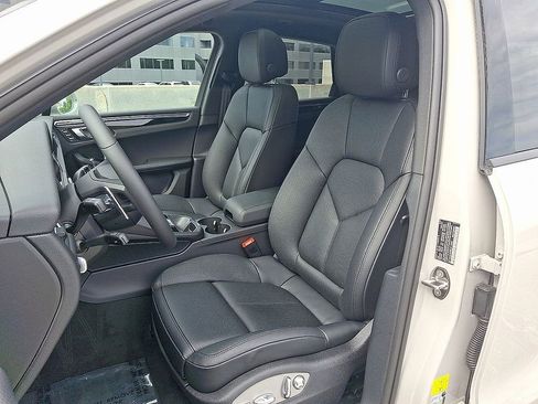 Used 2025 Porsche Macan image 5