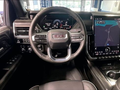 Used 2025 GMC Yukon XL Elevation w/ Elevation Premium Package AWD/4WD image 18