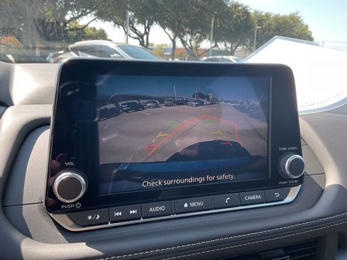 Used 2025 Nissan Rogue SV FWD image 33
